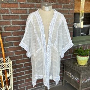 Abercrombie & Fitch sheer swiss dot/lace boho/coquette kimono w/tassel ties. OS